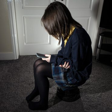 Report recommends banning smartphones for under 16s
