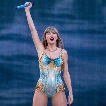 Swift plays to 70000 at Murrayfield