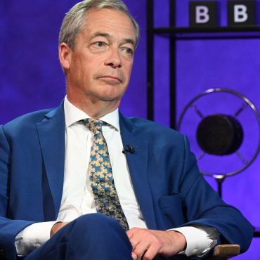Cleverley accuses Farage of echoing Putin