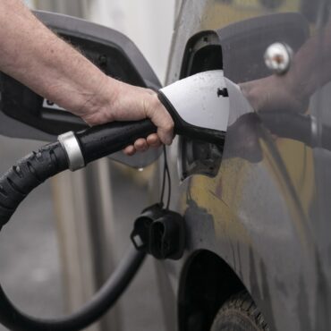 Ministers Wants Tourist Attractions To Supercharge EV Infrastructure