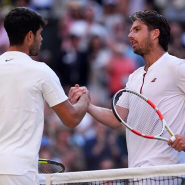 Wimbledons Last British Hope Cameron Norrie Swept Aside By Carlos Alcaraz