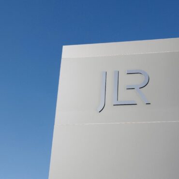 Jaguar Land Rover Cutting Up To 500 Management Jobs In UK