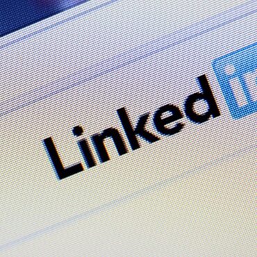 Job Seekers At Risk Amid Surge In CV Writing Scams