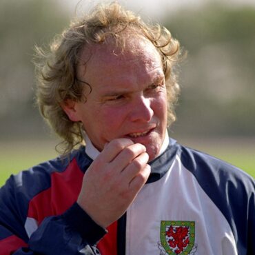 Leeds Great Terry Yorath Dies At The Age Of 75