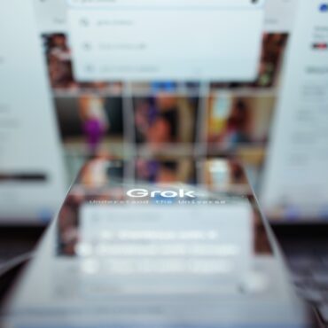 Teaching Union Calls For Social Media Ban For Under 16s To Improve Learning