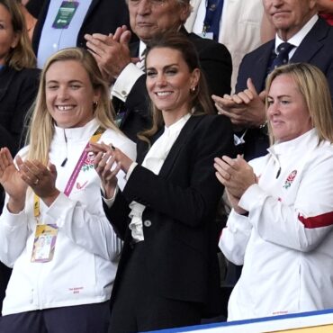 Kate Invites Red Roses To Windsor Castle For Rugby World Cup Win Celebration