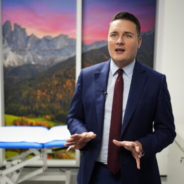 NHS Waiting List Falls To Lowest Level In Almost Three Years