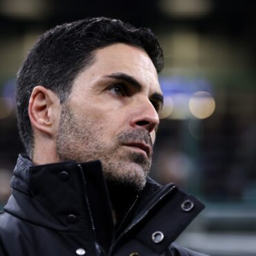 Leaders Arsenal Fall To Resurgent United