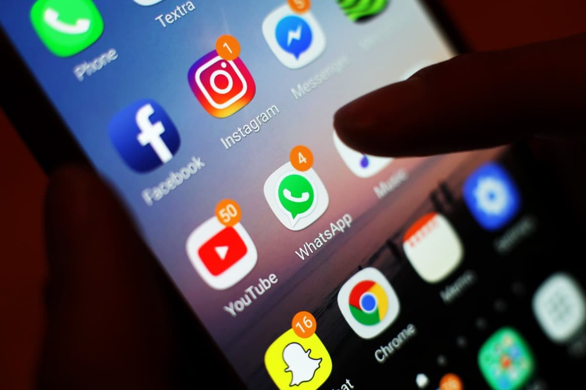Teenagers Overwhelmingly Likely To Turn Off Optional Social Media Curfews