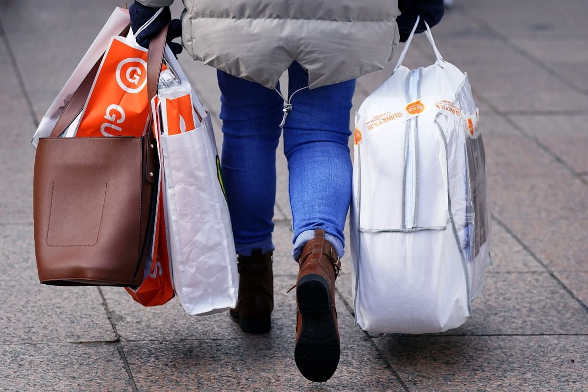 July Heatwave Keeps Shoppers At Home In Blow For High Street