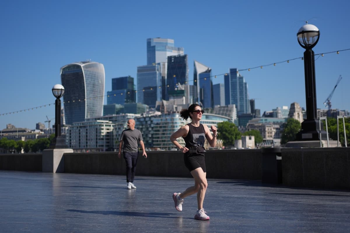 UK Economy Set For Another Quarter Of Growth As Big Picture Shows Resilience