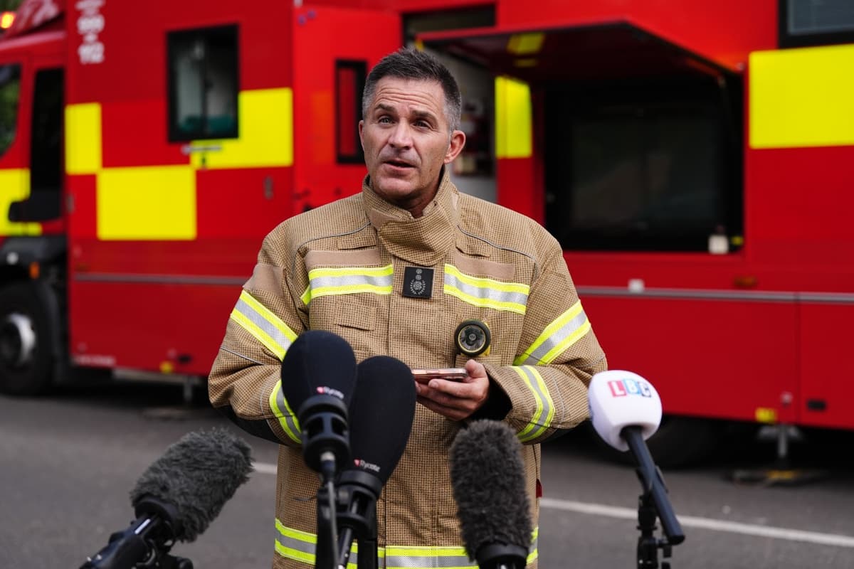 Huge Wildfire In West Midlands Destroys 19 Homes On UKs Hottest Day Of Year