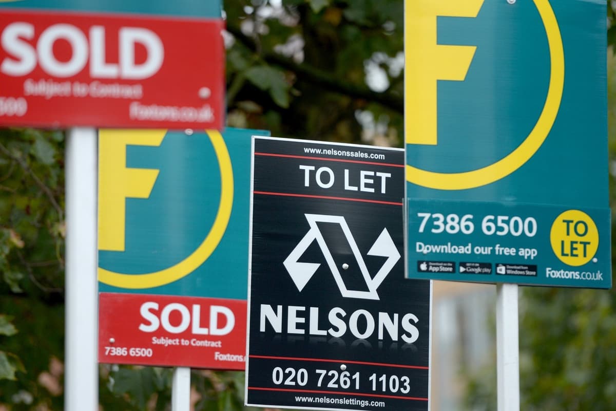 UK Mortgage Approvals Fall To Lowest Since End Of 2023