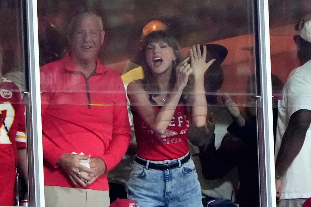 Taylor Swift To Receive Inaugural Artist Director Award At VMAs