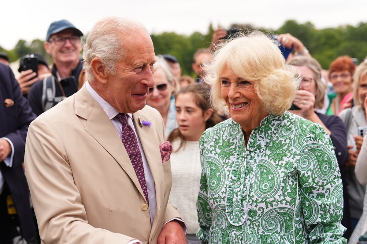 Queen Says King Loves Biographies And Will Roar With Laughter While Reading
