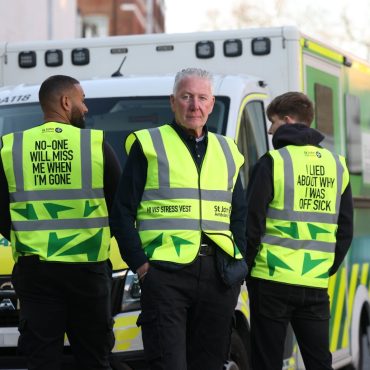 Hi Vis Stress Vest encourages builders to open up about mental health