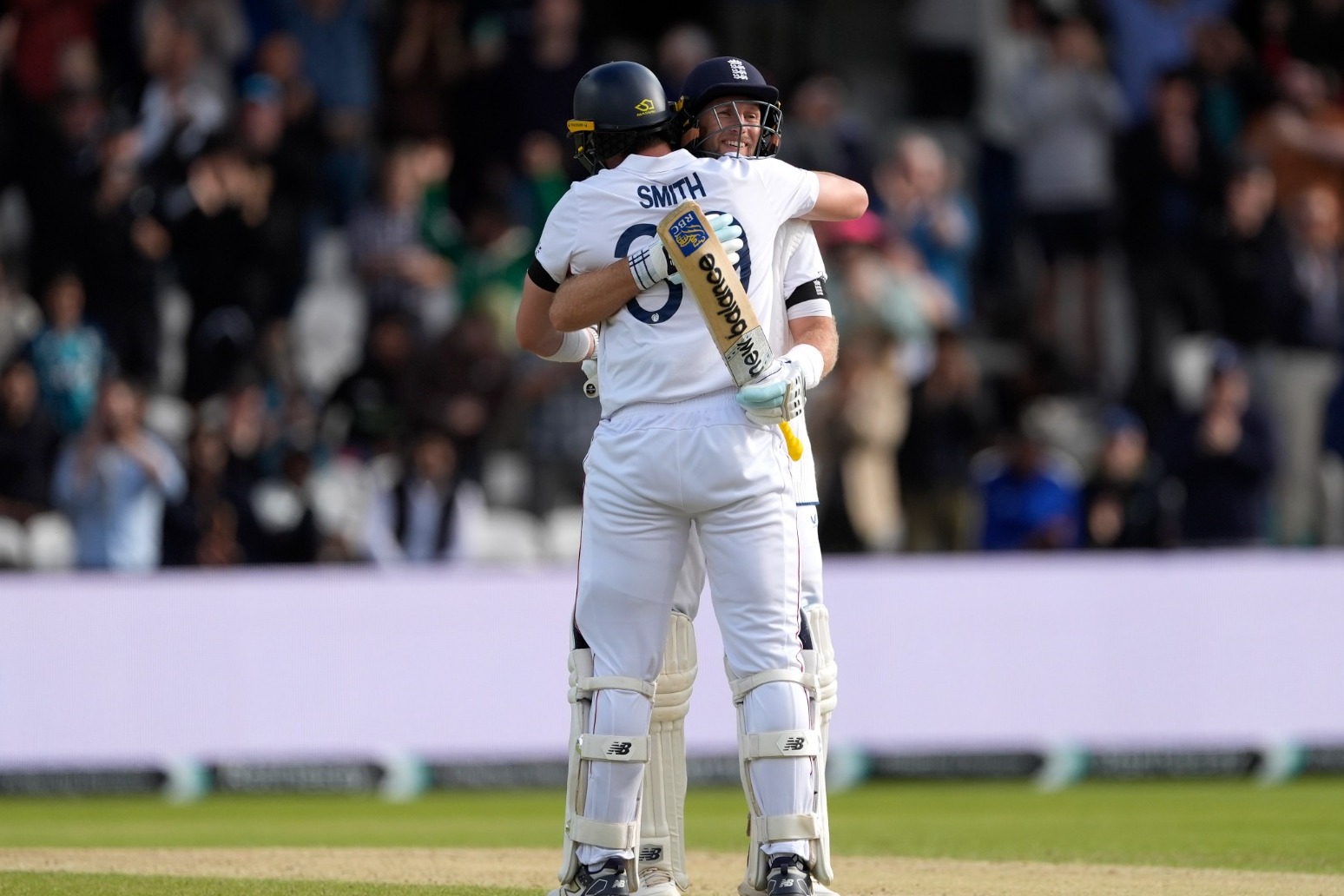 England produce more memorable Headingley heroics to win first India Test