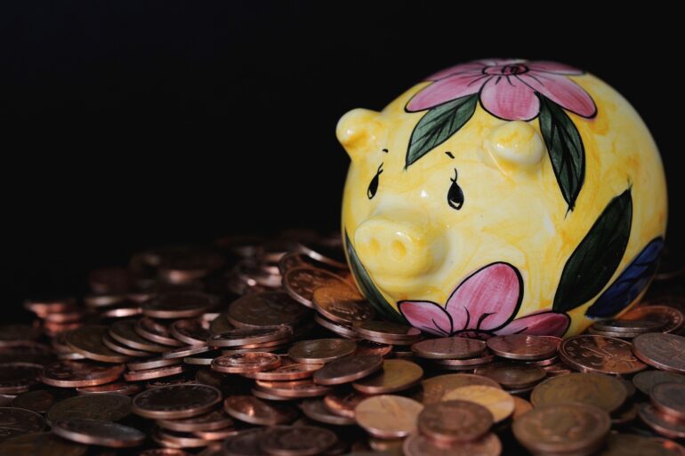 Workers Still Struggling To Make Ends Meet Research Suggests