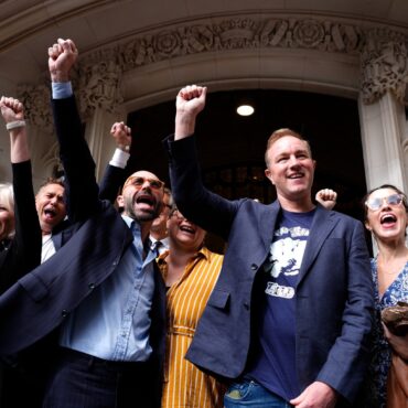 Two Former Traders Have Rate Rigging Convictions Quashed