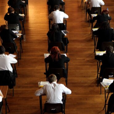 Struggling Pupils Most Likely To Have Negative Phone Experiences  Study