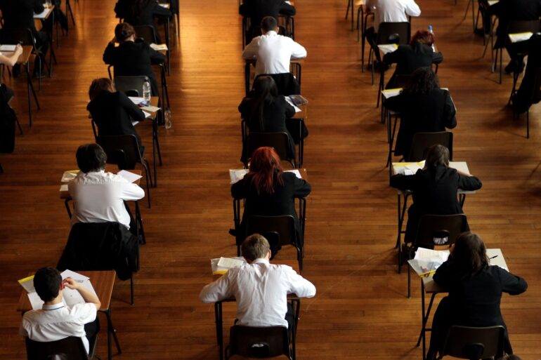 Struggling Pupils Most Likely To Have Negative Phone Experiences  Study