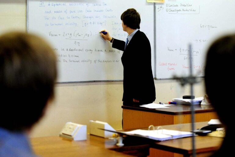 700000 GCSE Pupils Without A Specialist Physics Teacher