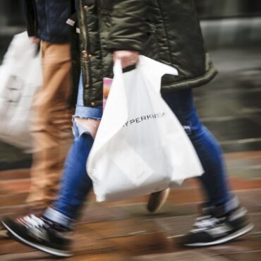 Consumer Confidence Records Sharp Slide In Expectations For General Economy