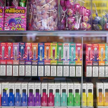 Call For Plain Packaging For Vapes To Reduce Use By Teenagers