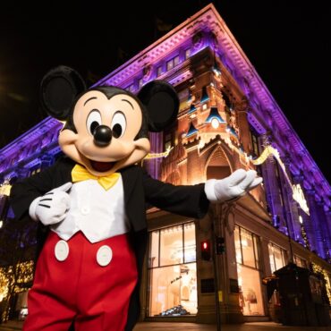 Selfridges And Disney Collaborate For Stores Christmas Window Displays