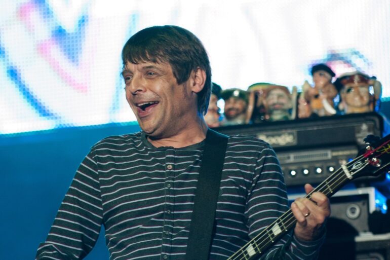 Stone Roses And Ex Primal Scream Bass Player Gary Mani Mounfield Dies Aged 63