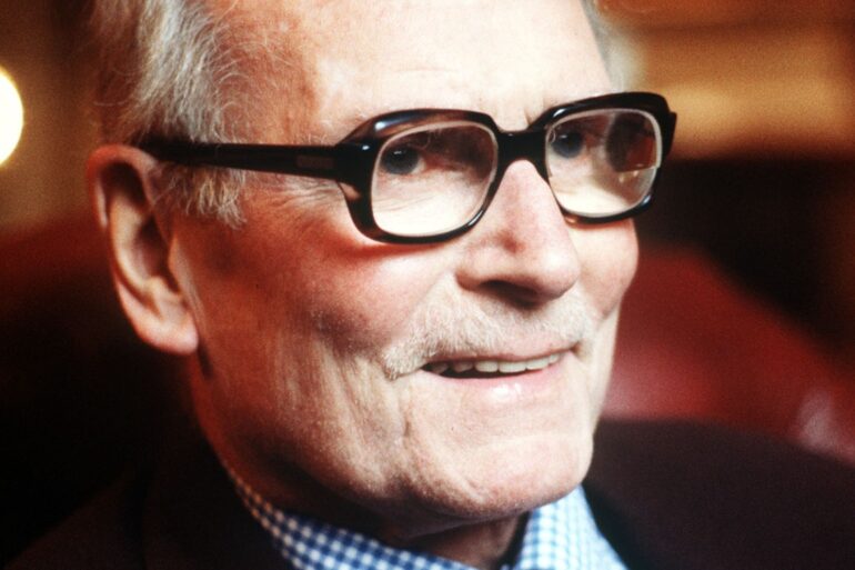 Laurence Olivier Among Figures Honoured By New London Blue Plaques